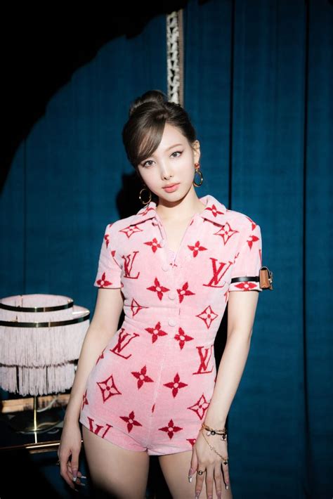 nayeon louis vuitton towel.